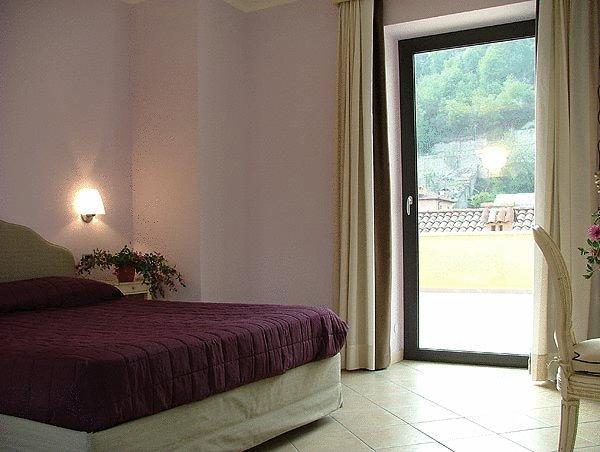 Hotel Langa In Cortemilia Екстер'єр фото