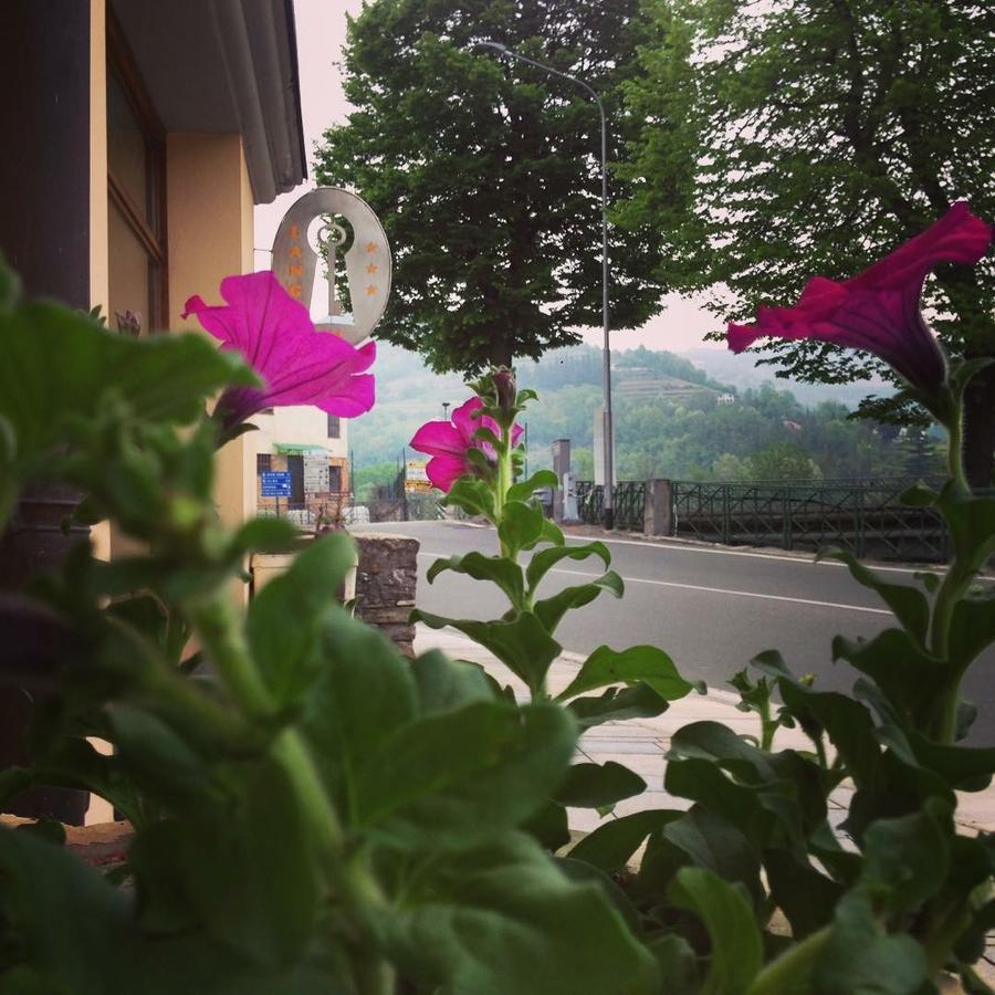 Hotel Langa In Cortemilia Екстер'єр фото